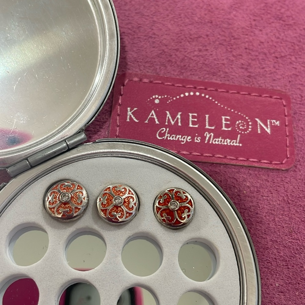 Set of 3 Kameleon pops in orange and silver.